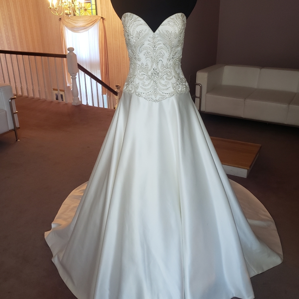 Felicity wedding dress by Maggie Sottero